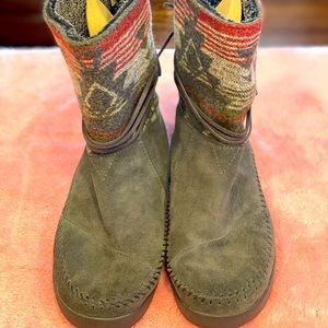 TOM’s Nepal Boots Gray/Red Sz 11 EUC